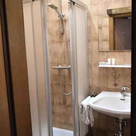 住宿加早餐酒店 Cafe Zentral, Mit Fruehstueck