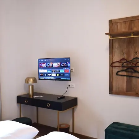 住宿加早餐酒店 Cafe Zentral, Mit Fruehstueck Kotschach-Mauthen