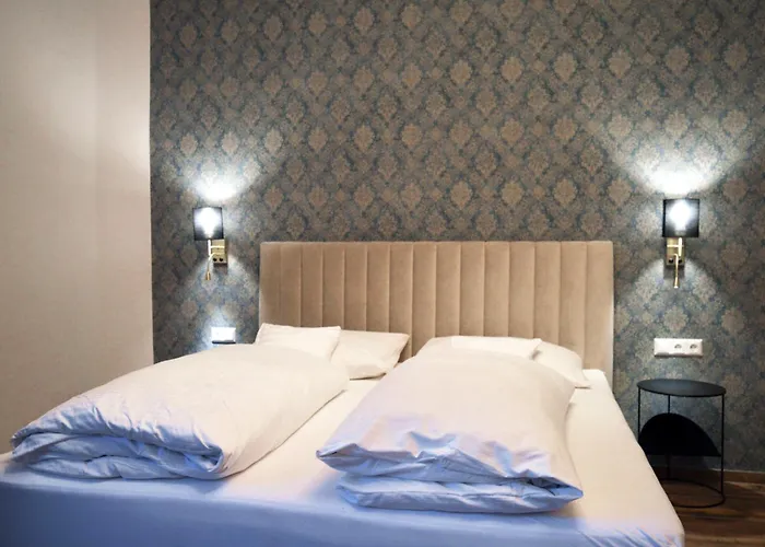 Cafe Zentral, Mit Fruehstueck 3*