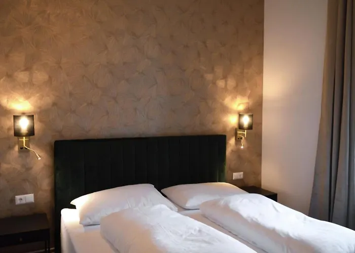 Nocleg ze śniadaniem Cafe Zentral, Mit Fruehstueck