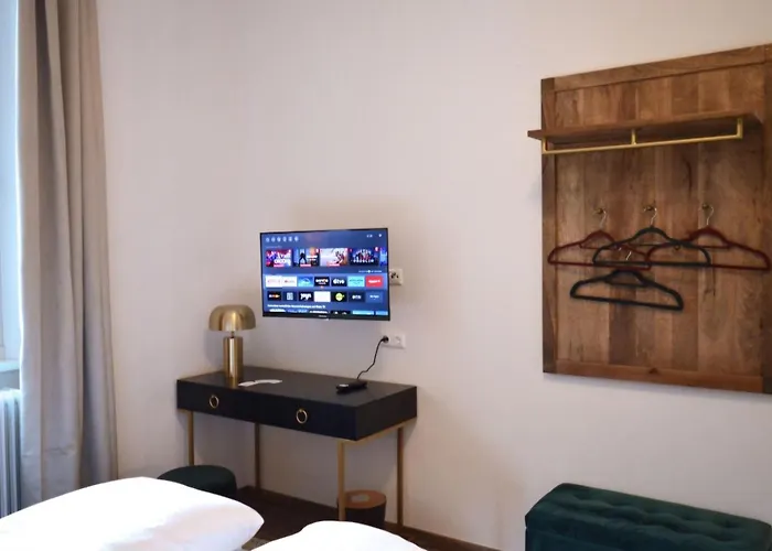 Nocleg ze śniadaniem Cafe Zentral, Mit Fruehstueck Kotschach-Mauthen